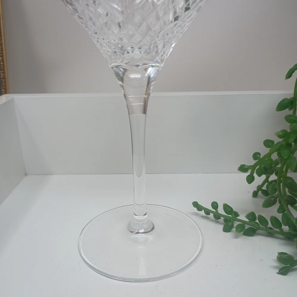 Elegant Gold Rim Crystal Wine Glass